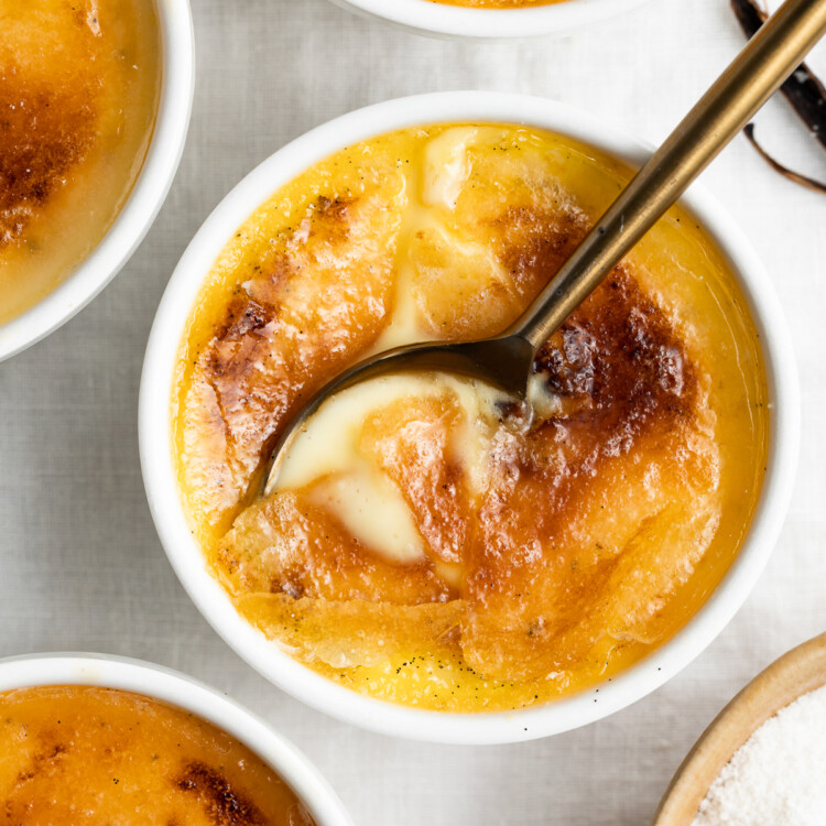 overhead image of keto creme brulee with granular Swerve on the side