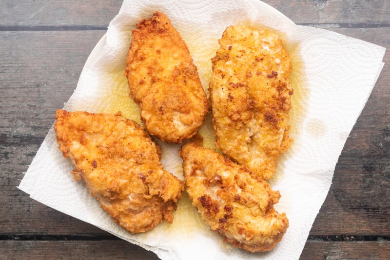 Fried chicken on a plate lined with paper towels.